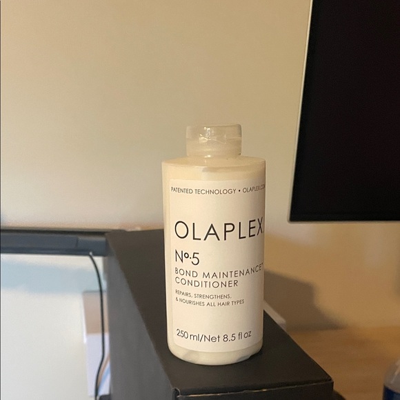 OLAPLEX No.5 Bond Maintenance Conditioner - White with Black Text - Picture 8 of 9